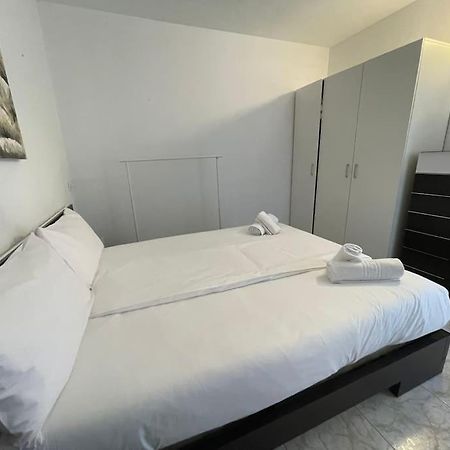 Pool View Apartment Primavera อาโรนา ภายนอก รูปภาพ