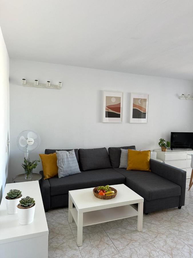 Pool View Apartment Primavera อาโรนา ภายนอก รูปภาพ